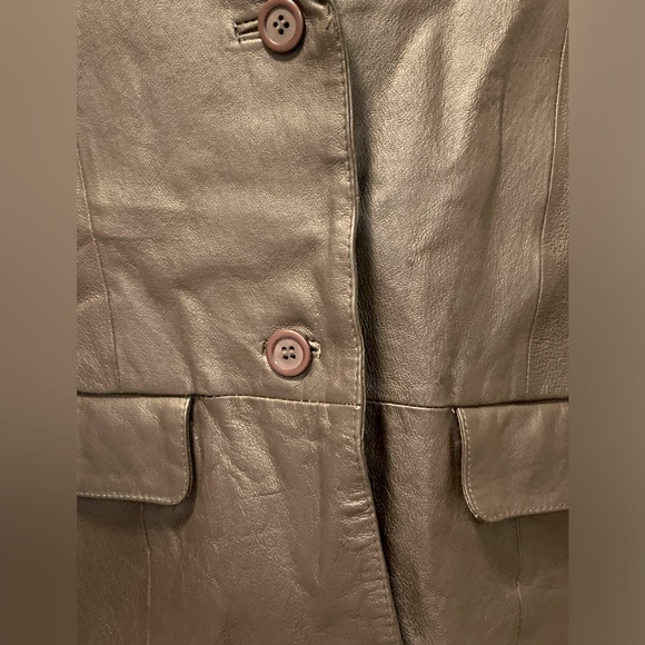Chadwick’s Butter Soft 100% Leather  Button Blazer with Vented Sleeves. Size 8. - Picture 4 of 5